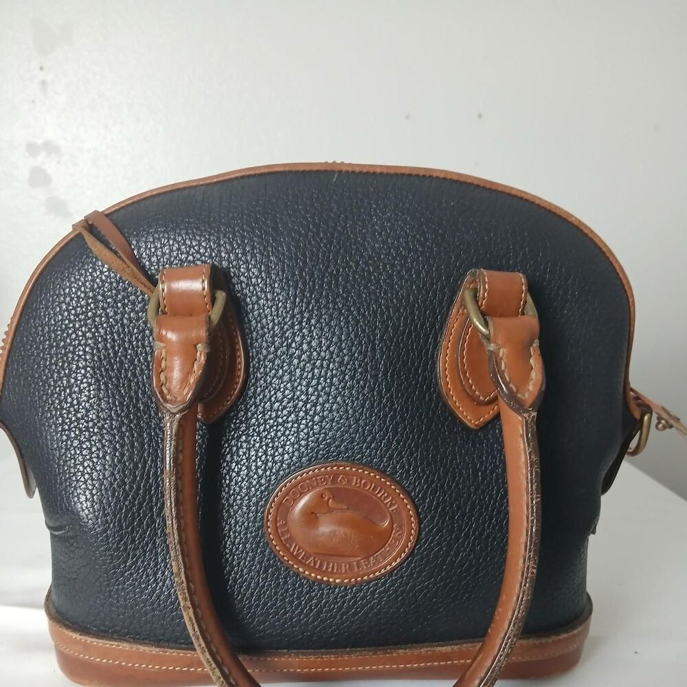 Vintage Dooney & Bourke Black All Weather Leather Classc Crossbody Handbag